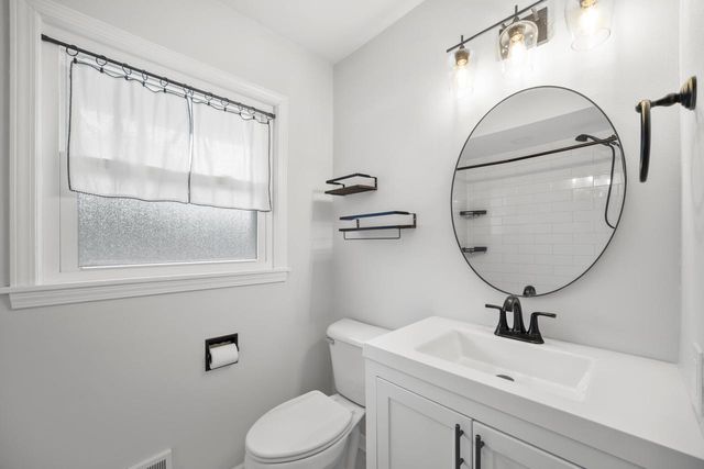 334 Barry AVENUE, Port Washington, WI 53074