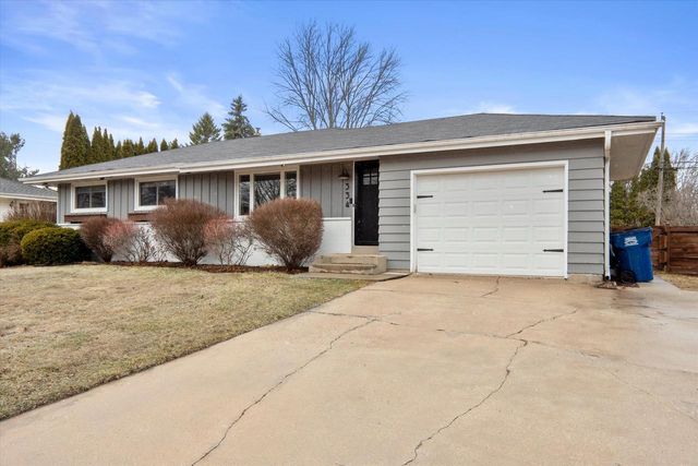 334 Barry AVENUE, Port Washington, WI 53074