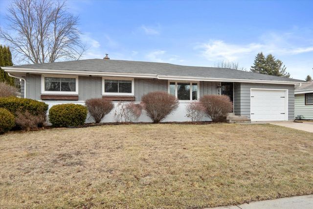 334 Barry AVENUE, Port Washington, WI 53074