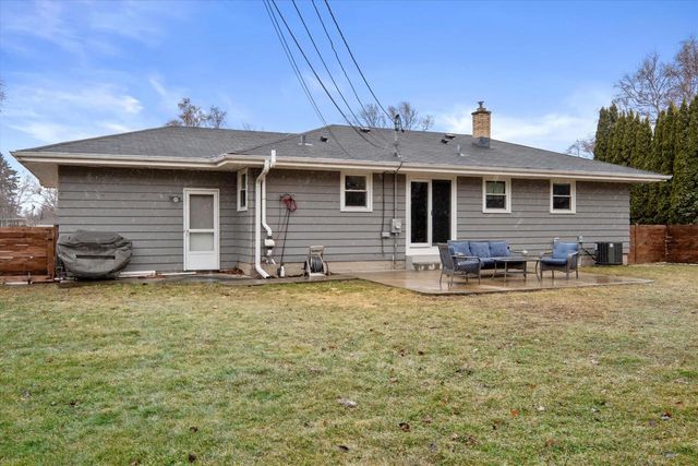 334 Barry AVENUE, Port Washington, WI 53074