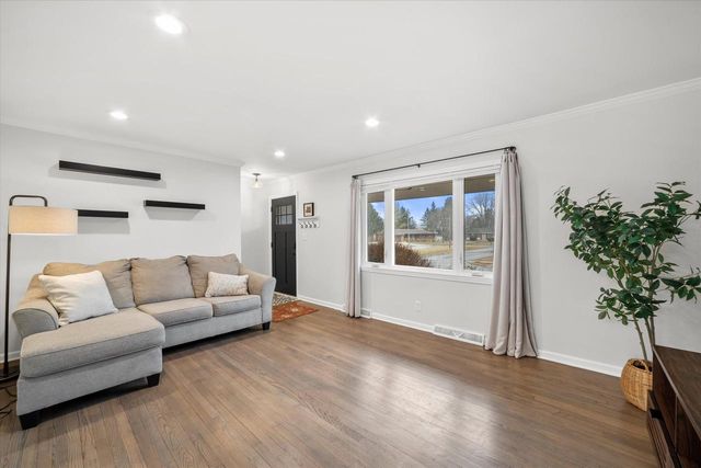 334 Barry AVENUE, Port Washington, WI 53074