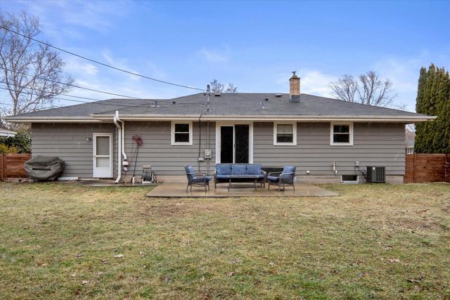 334 Barry AVENUE, Port Washington, WI 53074