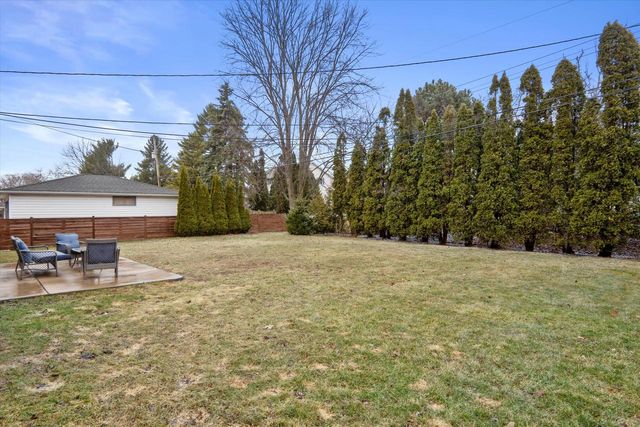 334 Barry AVENUE, Port Washington, WI 53074