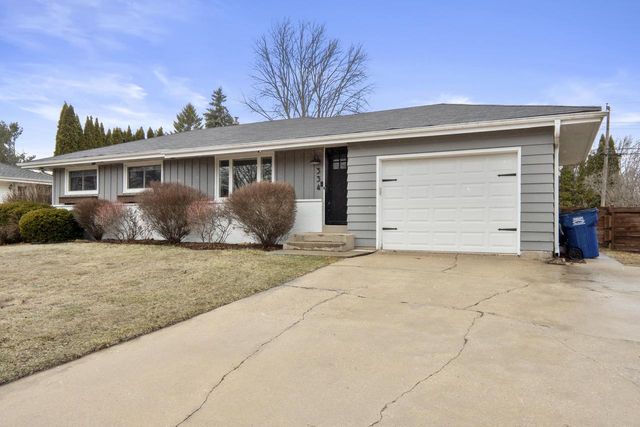 334 Barry AVENUE, Port Washington, WI 53074