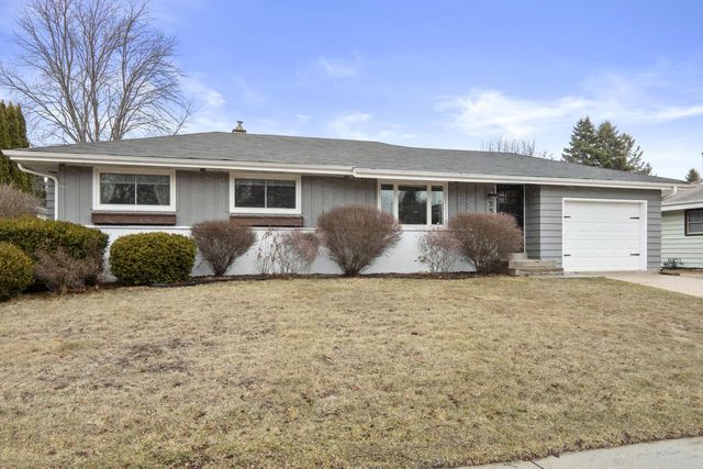 334 Barry AVENUE, Port Washington, WI 53074
