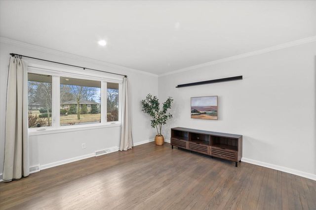 334 Barry AVENUE, Port Washington, WI 53074