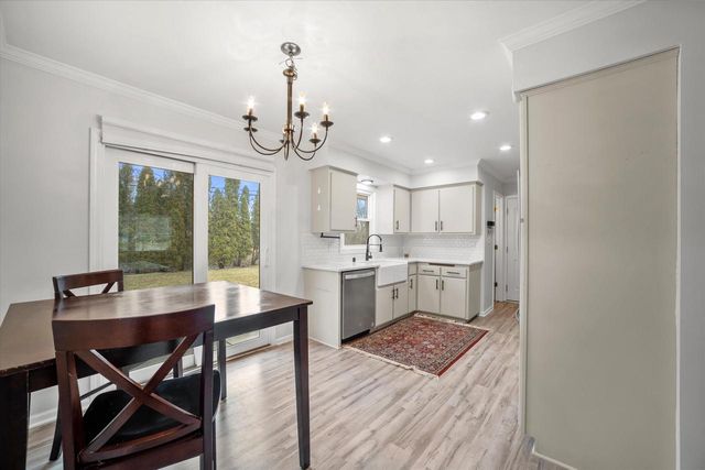 334 Barry AVENUE, Port Washington, WI 53074