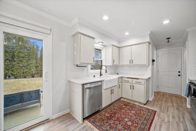 334 Barry AVENUE, Port Washington, WI 53074