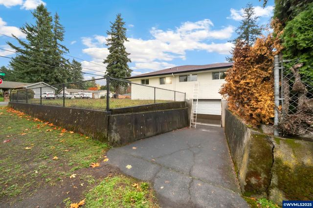 13949 NE San Rafael St, Portland, OR 97230