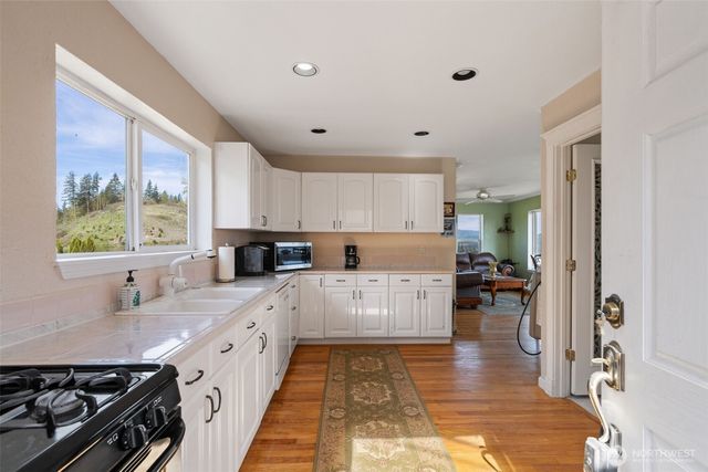 18414 NE 391st Street, Amboy, WA 98601