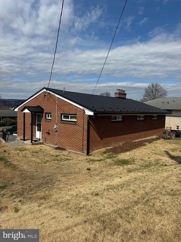 10 WINDING WAY, Lewistown, PA 17044