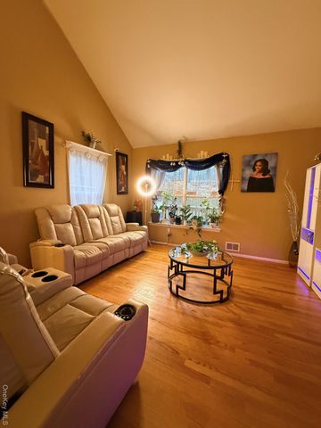 2 Marilyn Court, Highland Mills, NY 10930