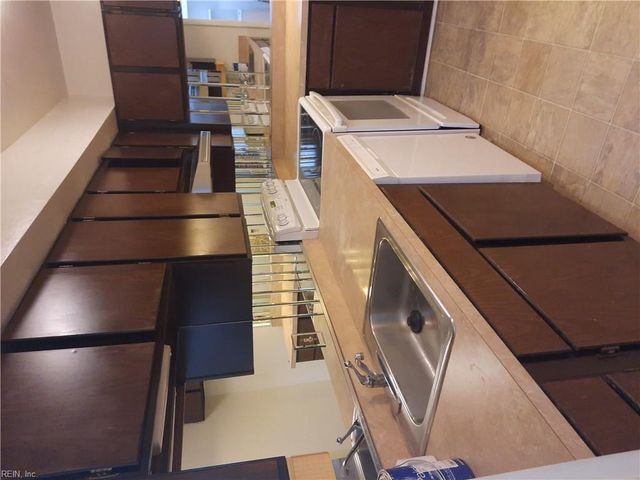 626 Red Horse LN, Virginia Beach, VA 23462