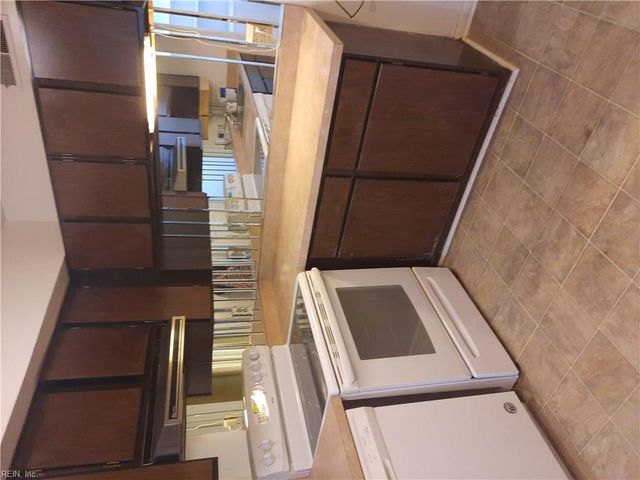 626 Red Horse LN, Virginia Beach, VA 23462