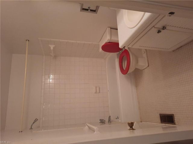 626 Red Horse LN, Virginia Beach, VA 23462