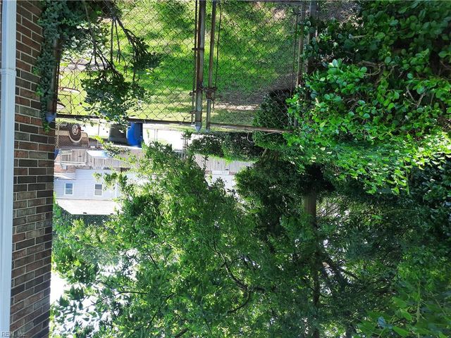 626 Red Horse LN, Virginia Beach, VA 23462