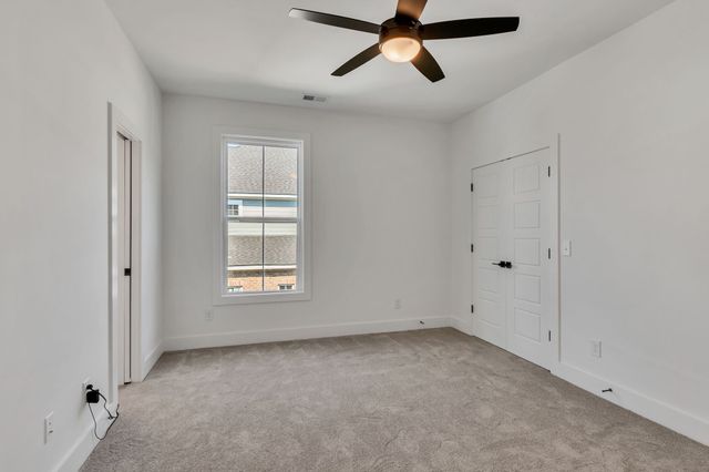 2716 Canton Dr, Murfreesboro, TN 37129