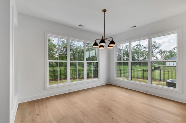 2716 Canton Dr, Murfreesboro, TN 37129