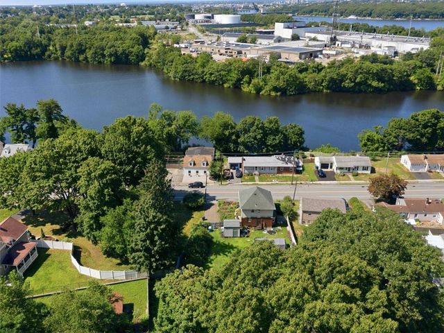 91 Roger Williams Avenue, East Providence, RI 02916