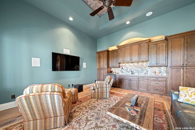 538 Oak Shores Drive, Canyon Lake, TX 78133