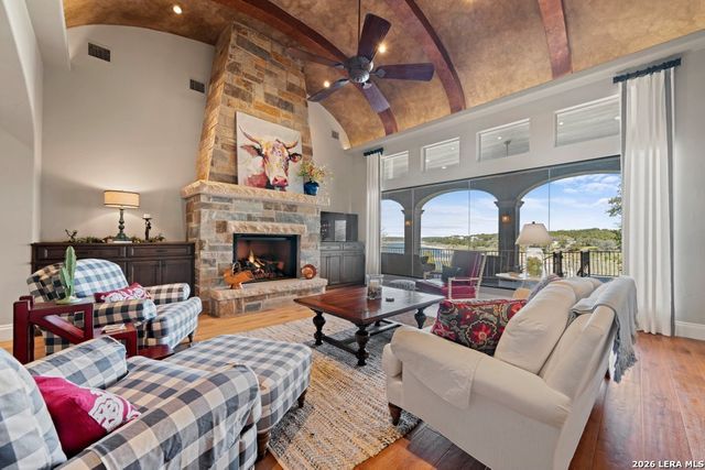 538 Oak Shores Drive, Canyon Lake, TX 78133