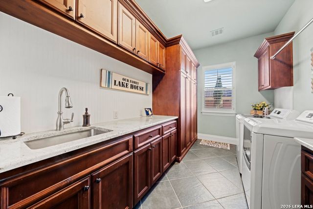 538 Oak Shores Drive, Canyon Lake, TX 78133