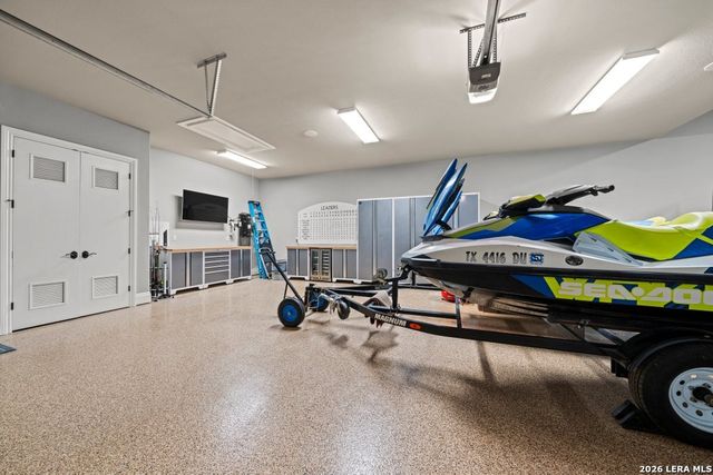 538 Oak Shores Drive, Canyon Lake, TX 78133