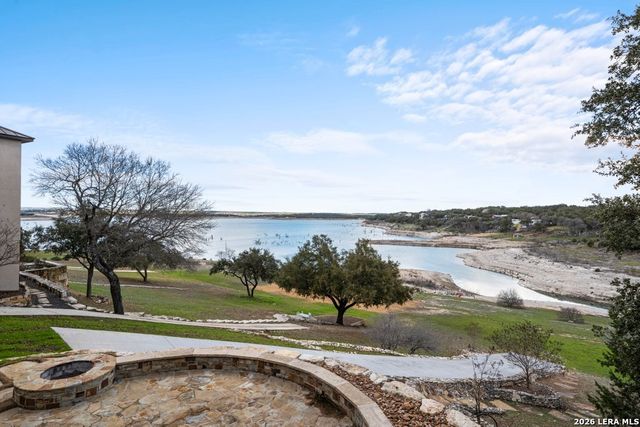 538 Oak Shores Drive, Canyon Lake, TX 78133
