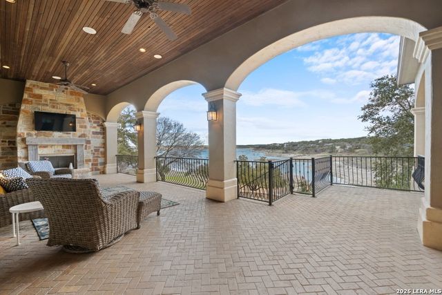 538 Oak Shores Drive, Canyon Lake, TX 78133