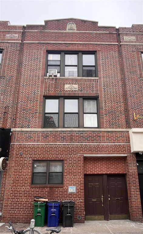 2541 Steinway Street, Astoria, NY 11103