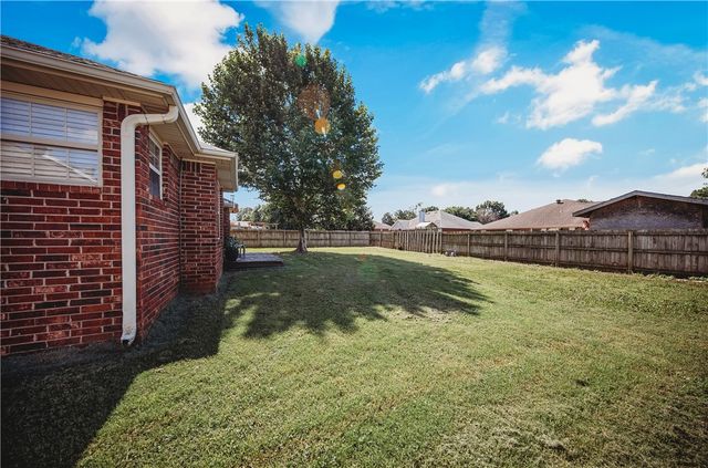 409 Ridgemont Avenue, Lowell, AR 72745