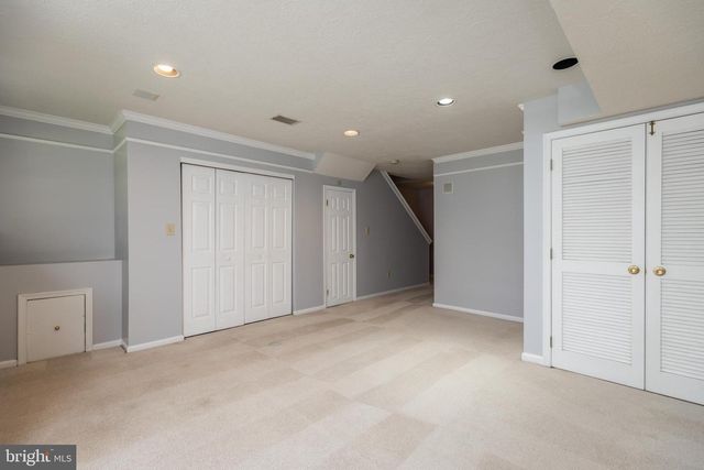 872 N WATERFORD LN, Wilmington, DE 19808