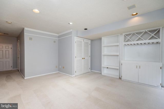 872 N WATERFORD LN, Wilmington, DE 19808