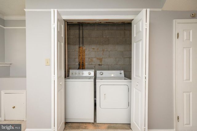 872 N WATERFORD LN, Wilmington, DE 19808