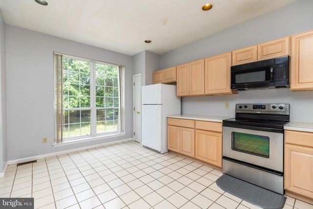 872 N WATERFORD LN, Wilmington, DE 19808