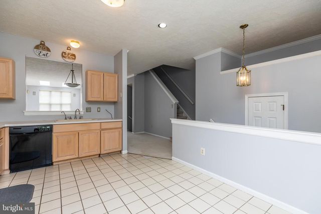 872 N WATERFORD LN, Wilmington, DE 19808