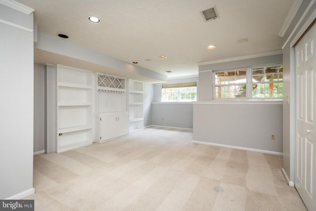 872 N WATERFORD LN, Wilmington, DE 19808