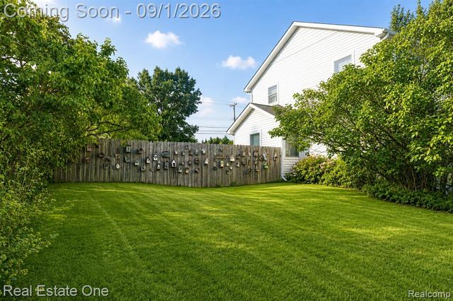 206 Broadway, Davisburg, MI 48350