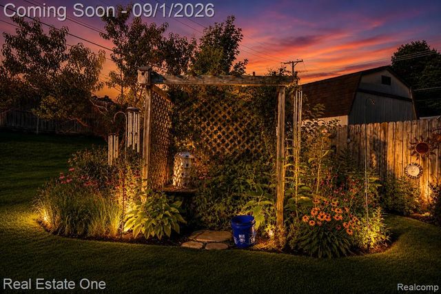 206 Broadway, Davisburg, MI 48350