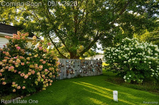 206 Broadway, Davisburg, MI 48350