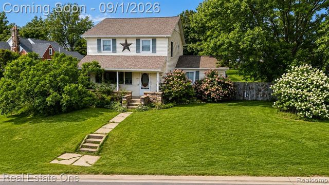 206 Broadway, Davisburg, MI 48350