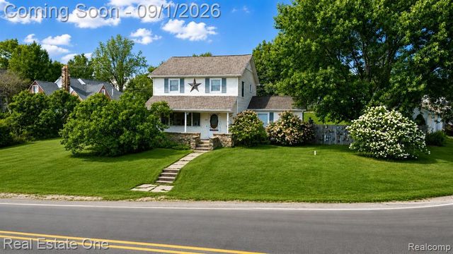 206 Broadway, Davisburg, MI 48350