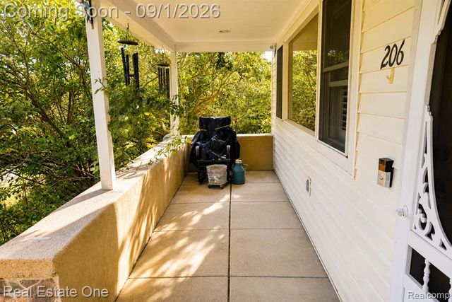 206 Broadway, Davisburg, MI 48350