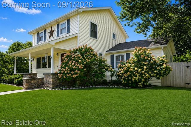 206 Broadway, Davisburg, MI 48350