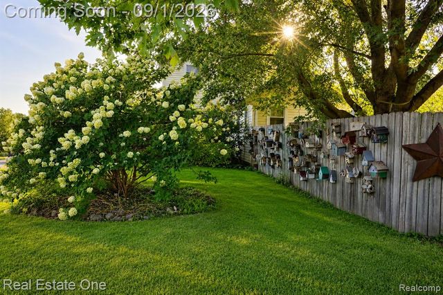 206 Broadway, Davisburg, MI 48350