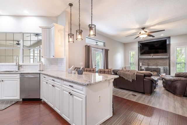 34041 VALENCIA DR, Leesburg, FL 34788