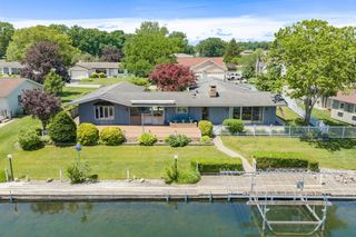 68911 Island Drive, Ontwa Twp, MI 49112