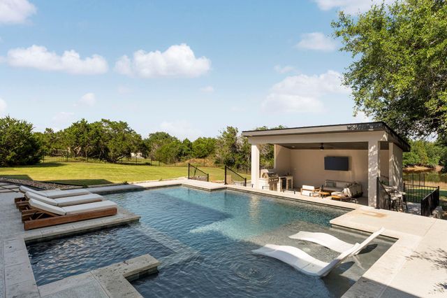 524 Francis CT, Liberty Hill, TX 78642
