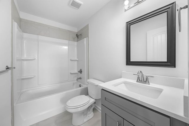 2582 Rafiki Dr, Clarksville, TN 37042