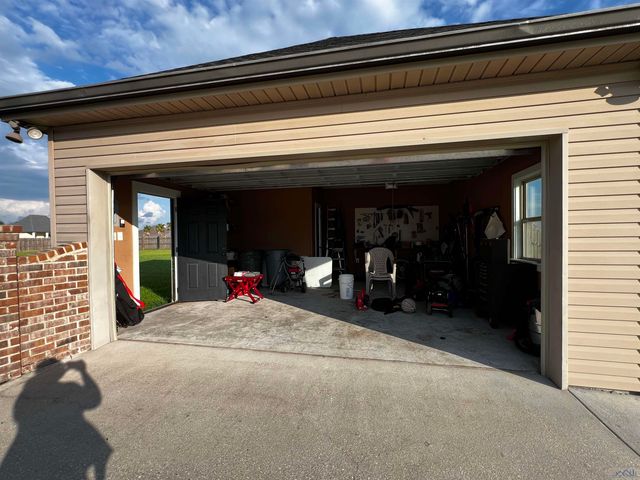 257 Longdale Drive, Schriever, LA 70395